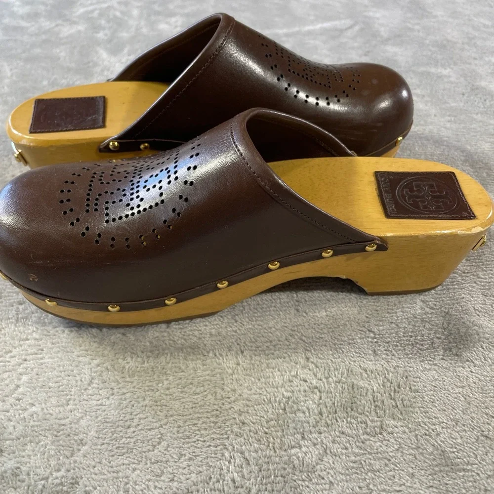 Tory Burch Wooden Clogs Mules Womens 8 Brown Leather Perforated Preppy Boho